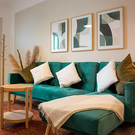 Beautiful House Retreat * 尼坡帝